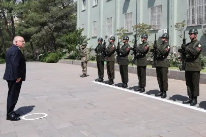 Bakan Güler'den Kahramanmaraş’ta Tugay Komutanlığı'na ziyaret