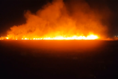 Diyarbakır’da havalimanı yakınındaki tarlada anız yangını