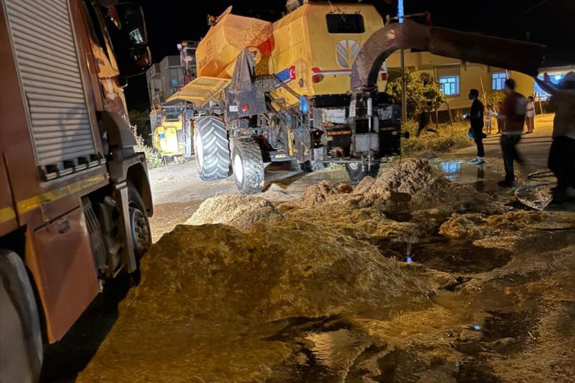 Mardin’de biçerdöverden çıkan kıvılcımların yol açtığı yangında 4 ton saman zarar gördü