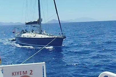 Marmaris'te makine arızası nedeniyle sürüklenen tekne kurtarıldı