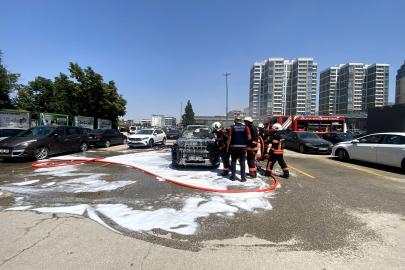 Otoparkta LPG'li araç alev aldı: Facianın eşiğinden dönüldü
