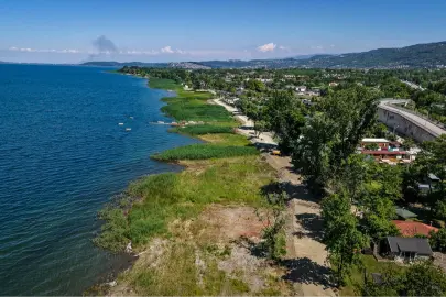 Sapanca Gölü kıyısı şimdi tertemiz... Zehirli sazlıklar gitti!