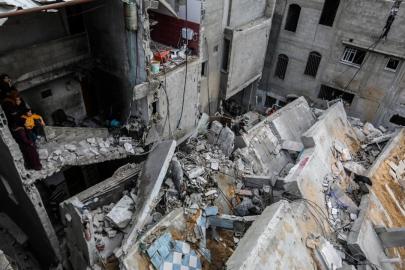 Soykırımcı İsrail'in Gazze'ye saldırısında biri kız çocuğu 4 Filistinli öldü