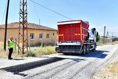 Yeşilyurt Belediyesi, kırsal mahallelerde yol çalışmalarını sürdürüyor
