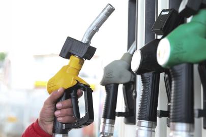 ABD'de ortalama benzin fiyatı, Orta Doğu'daki gerilimle yeniden 4 dolara çıktı
