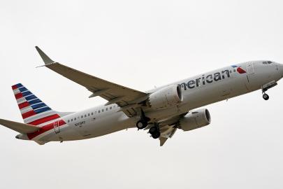 ABD'li hava yolu şirketi American Airlines teknik sorun nedeniyle uçuşları bir süre durdurdu