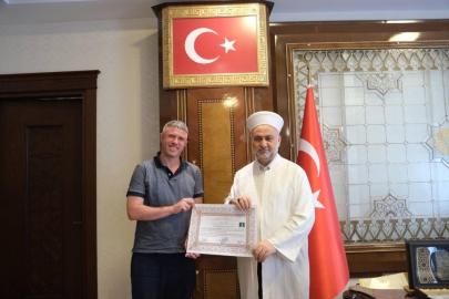 İngiltere vatandaşı Peter Jonathon Adana'da Müslüman oldu