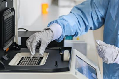 İsveç ve İngiltere'den araştırmacılar, parkinson tedavisinde kök hücre naklinin olumlu sonuçlarını paylaştı
