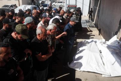 Katil İsrail'in Gazze'ye sabahtan bu yana düzenlediği saldırılarda can kaybı 12'ye çıktı