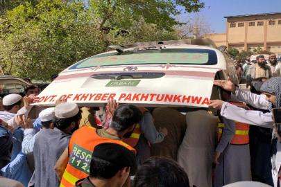 Pakistan'da yolcu otobüsünün uçuruma yuvarlandığı kazada 40 kişi öldü