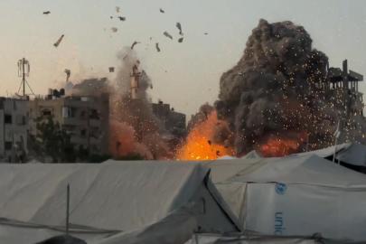 Soykırımcı İsrail ordusu, Gazze'de bir camiyi daha hava saldırısıyla yerle bir etti
