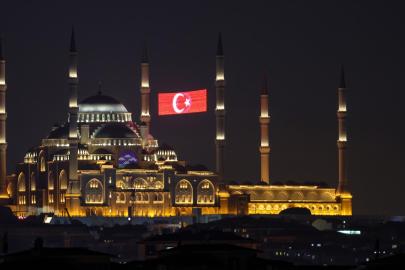 Ülke genelindeki camilerde sela okundu