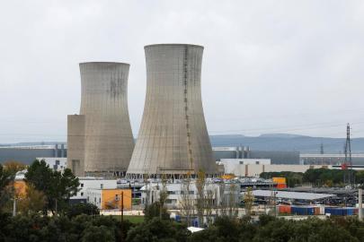 Yüksek sıcaklıkların etkili olduğu Fransa'da 3 nükleer reaktörün faaliyeti askıya alındı