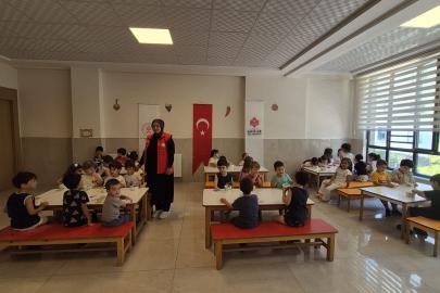"1001 Vakıf Hayır Şartı" doğrultusunda Gaziantep'te 750 çocuğa meyve ikramı