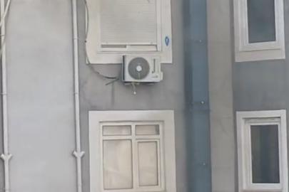 2 daireyi küle çeviren yangında mahsur kalan aile kurtarıldı