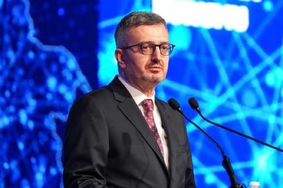 Duran: Cumhurbaşkanımızı diktatörlüklerle aynı zeminde değerlendirmek çarpık bir anlayışın tezahürüdür