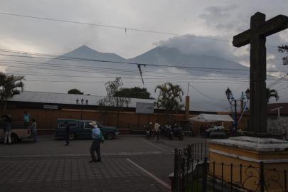 Fuego Yanardağı'nın faaliyete geçtiği Guatemala'da tahliye emirleri verildi