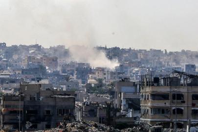 Katil İsrailin Gazze kentinde bir araca düzenlediği saldırıda 2 Filistinli hayatını kaybetti