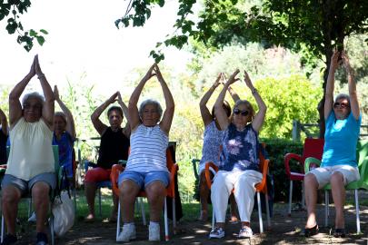 Muratpaşa'da yoga ile aktif yaş alıyorlar